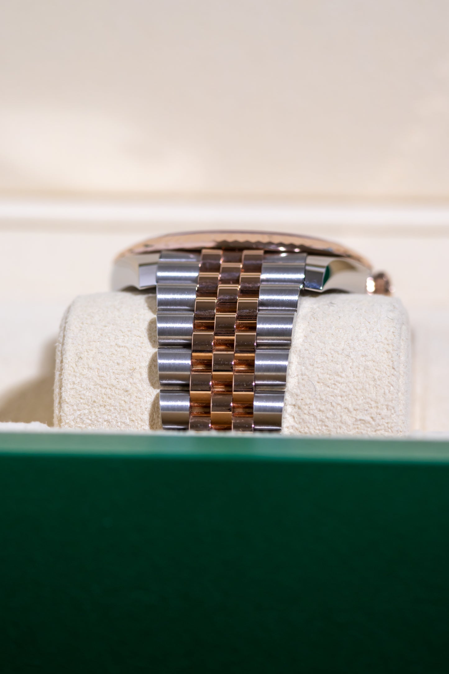 Rolex Datejust 41mm 2tones Sundust dial Fluted Jubilee Reference 126331